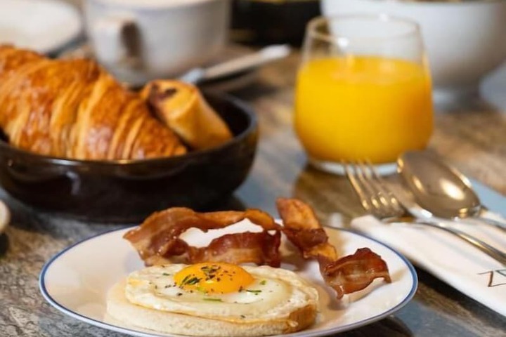 Breakfast/Coffee Service 98 of 152