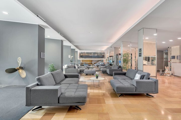 Entrance & Lobby