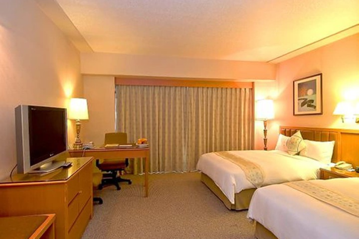 Room 12 of 33