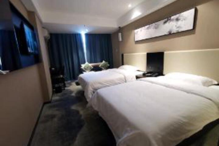Room 14 of 16