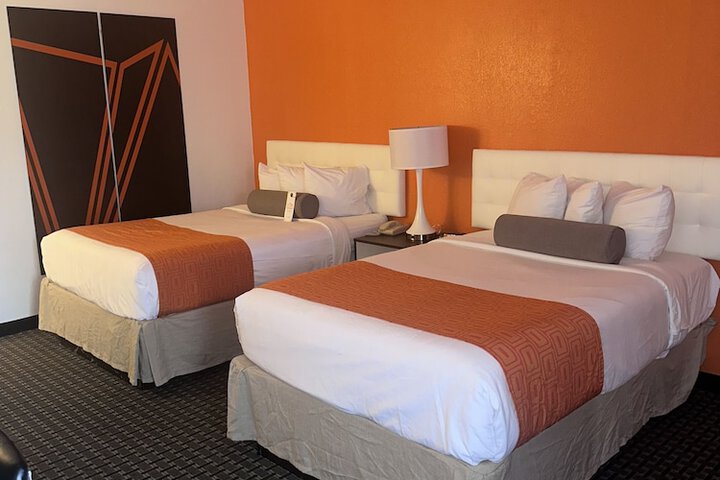 2 Double Beds (7 of 8)