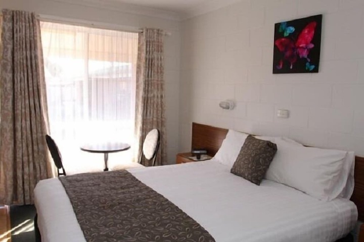 Room 3 of 10