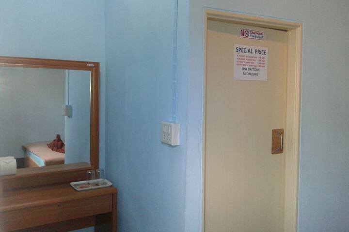 Room 10 of 18