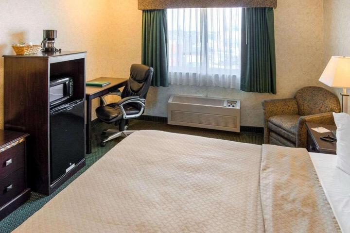 1 King Bed (1 of 7)