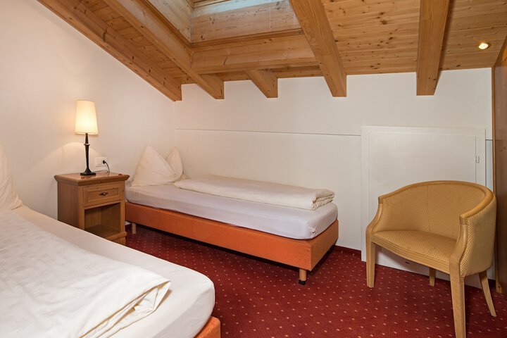 Room 4 of 13