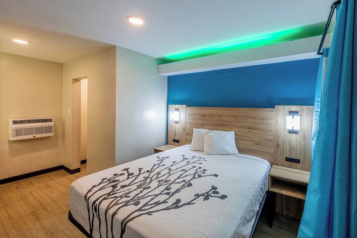Room 6 of 15