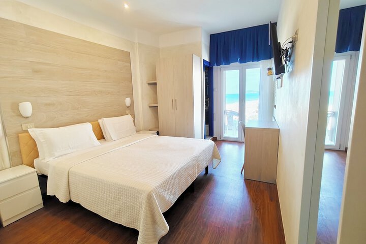 Room 11 of 40