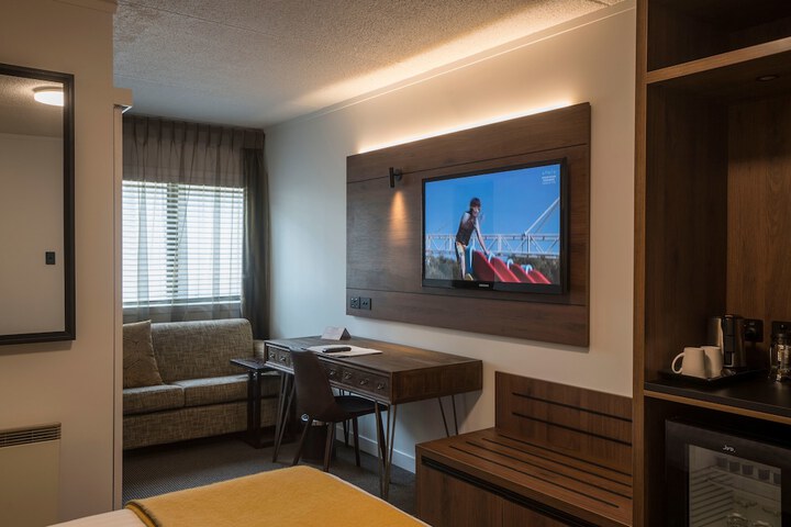 Room 10 of 35