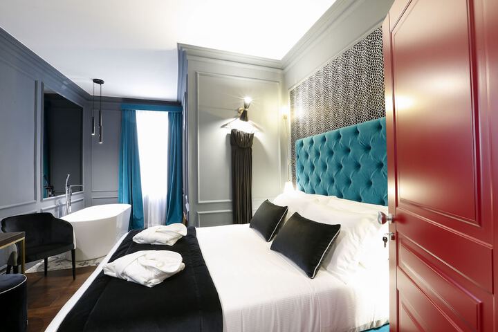 Room 8 of 80