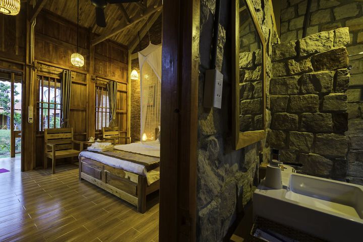 Room 26 of 100