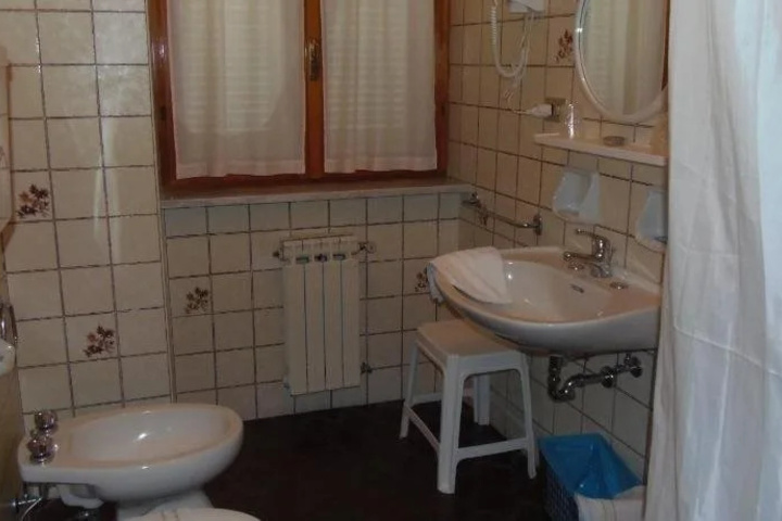 Room 8 of 20