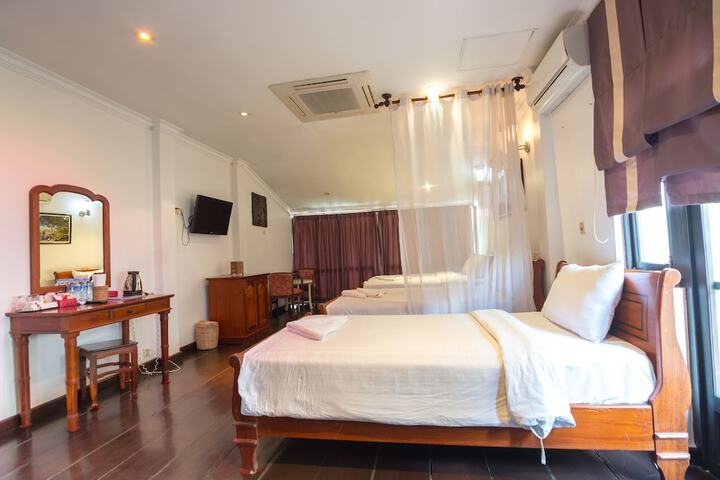 Room 12 of 105