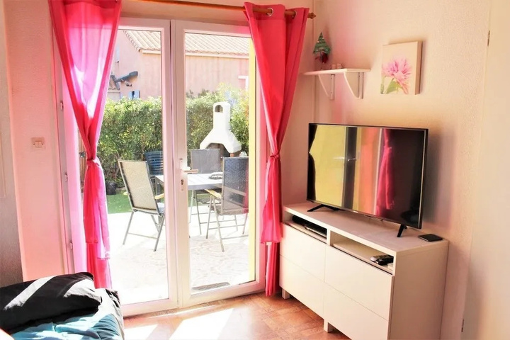 Room 4 of 9