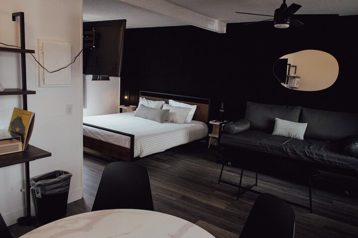 Room 9 of 37