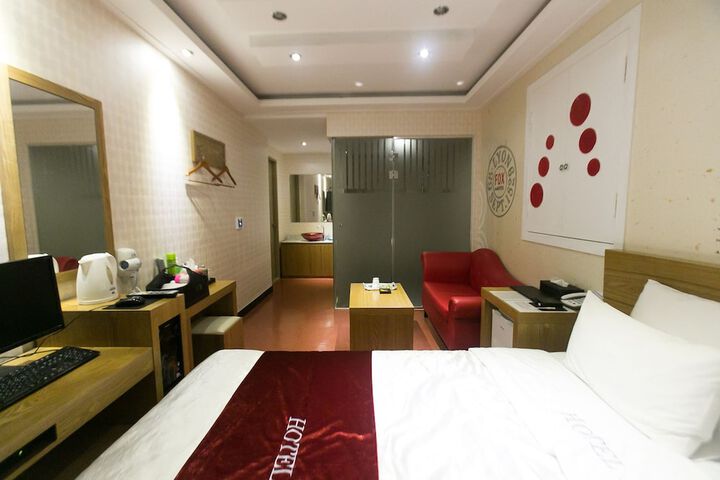 Room 11 of 42