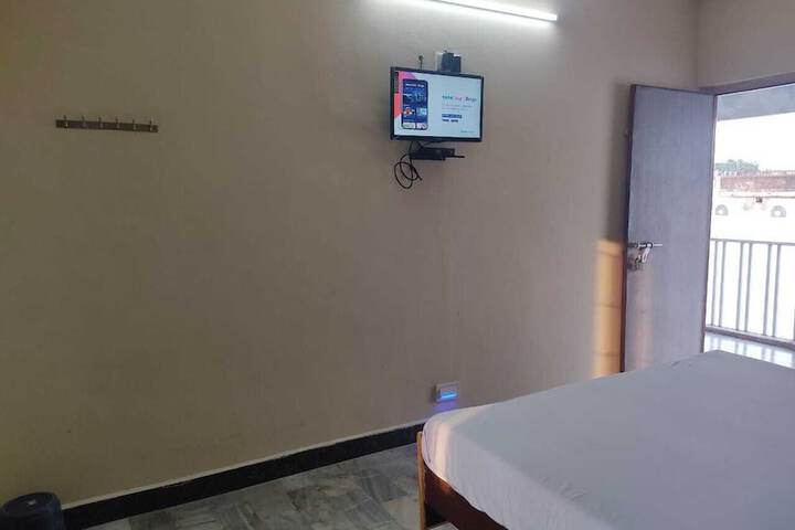 Room 3 of 6