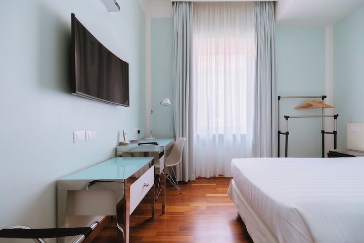 Room 10 of 74