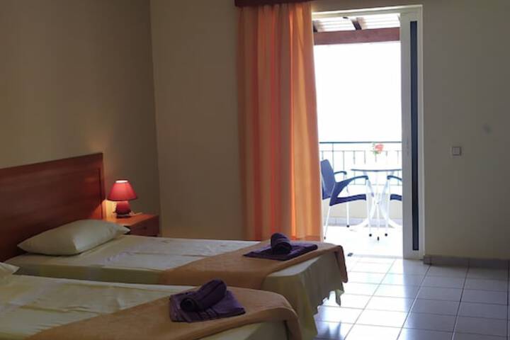 Room 10 of 81