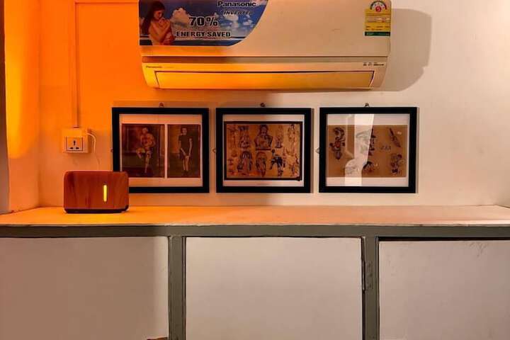 Room 8 of 18