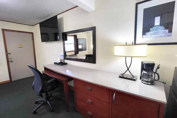 Room 3 of 82