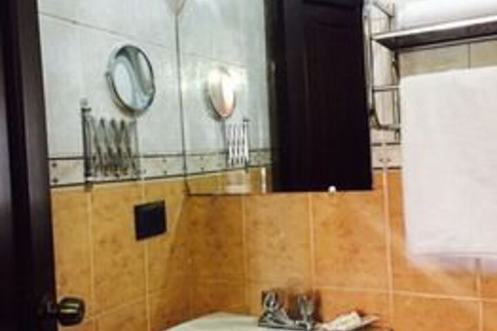 Room 4 of 31