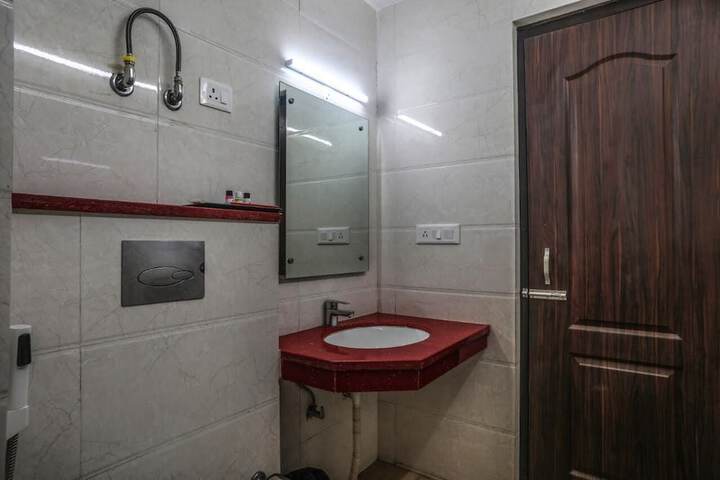 Room 28 of 53