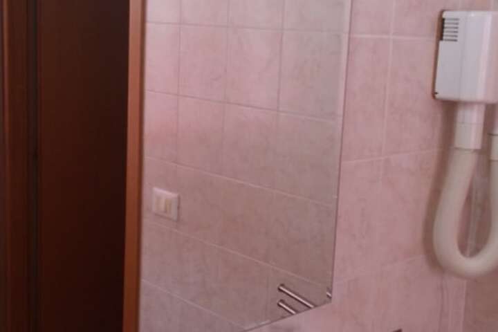 Room 115 of 170