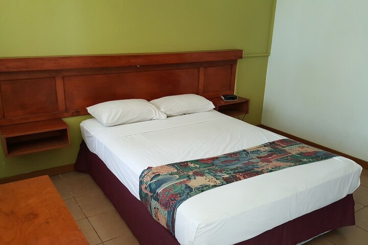 Room 25 of 98