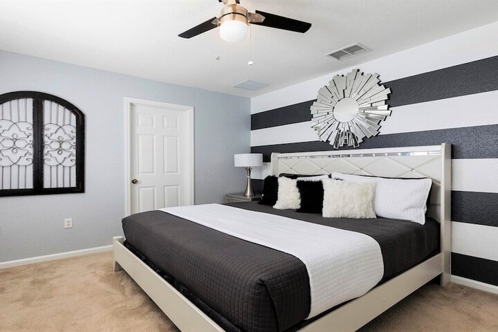 Room 363 of 710