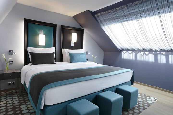 Room 10 of 29
