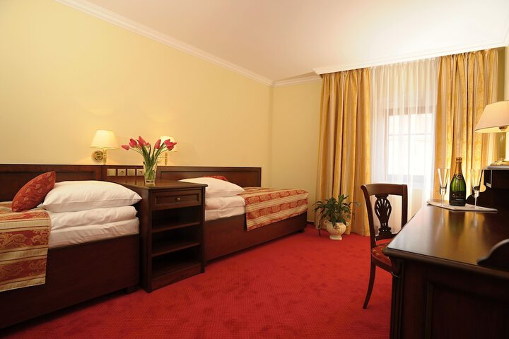Room 13 of 42