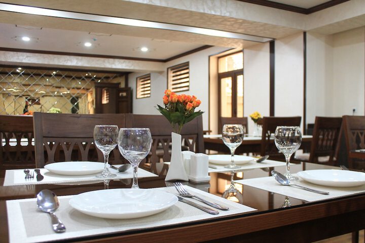 Dining 38 of 61