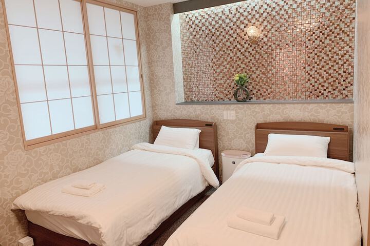 Room 8 of 34