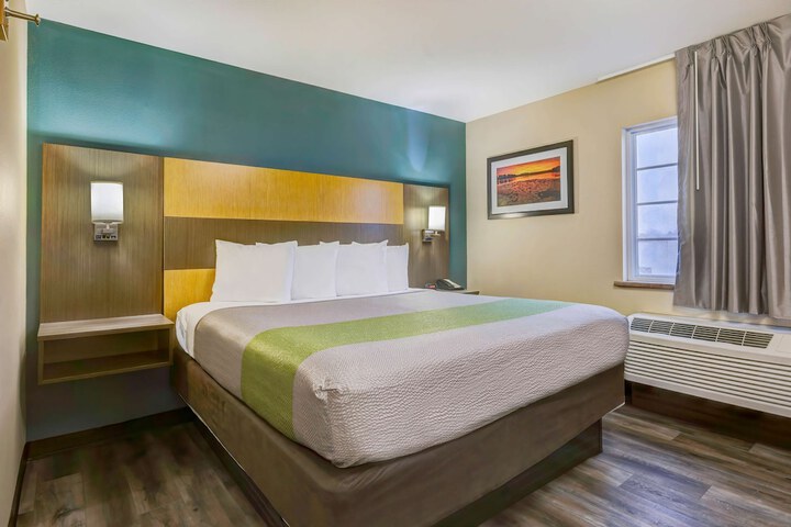 Room 3 of 26
