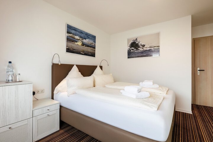 Room 10 of 34