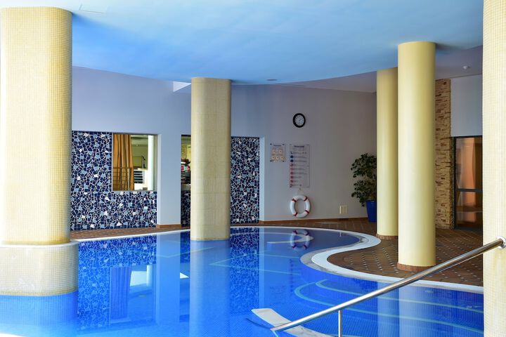 Pool 156 of 411