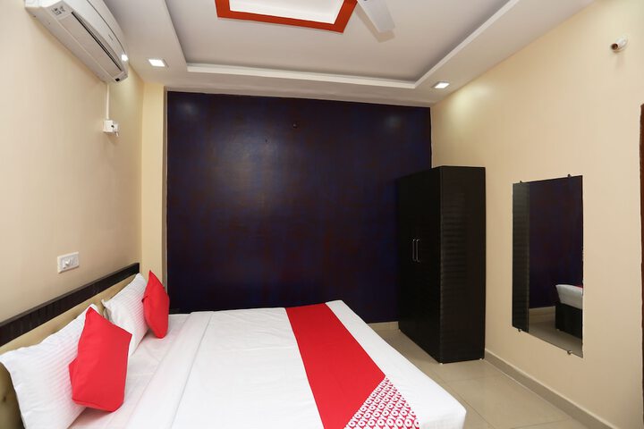 Room 8 of 20