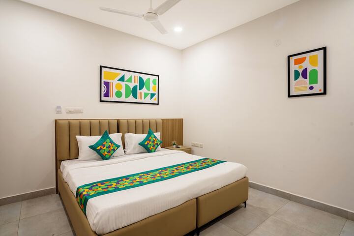 Room 6 of 42