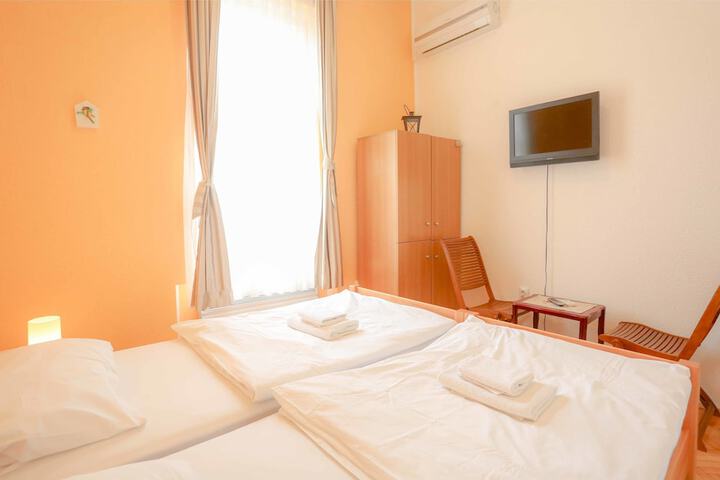 Room 20 of 40