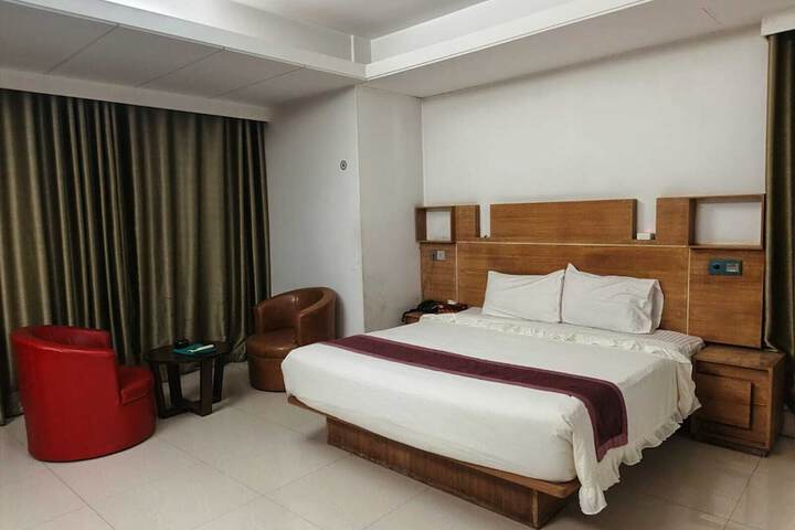 Room 2 of 6