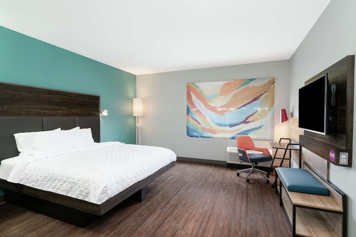 1 King Bed (12 of 14)