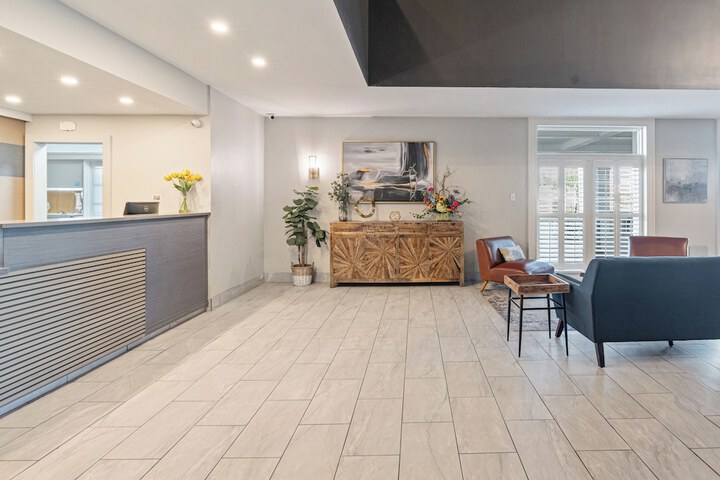 Entrance & Lobby