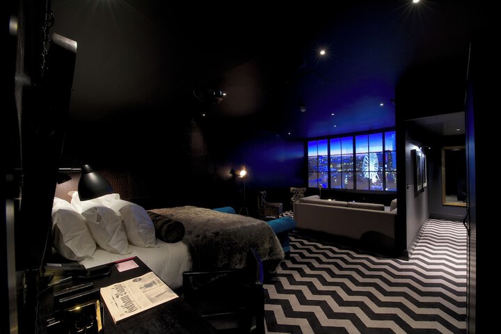 Room 6 of 81