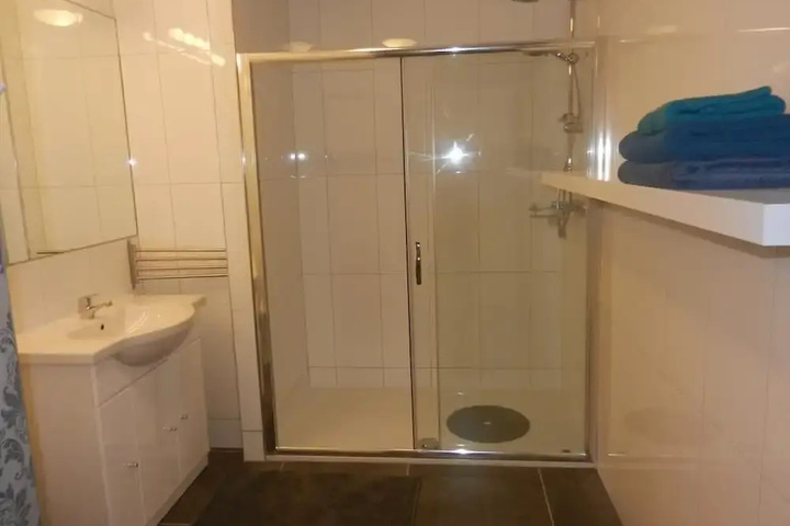 Room 7 of 10