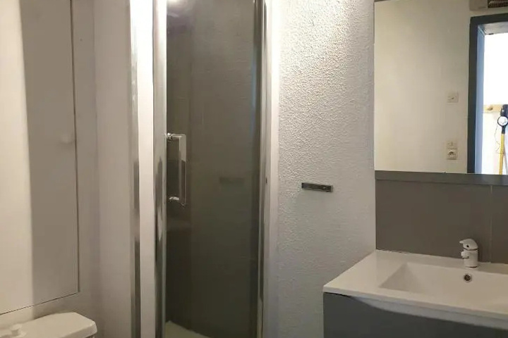 Room 4 of 7