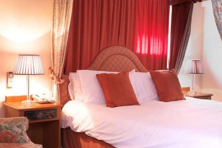 Room 10 of 48