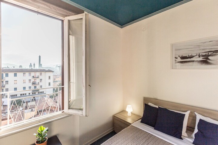 Room 9 of 33