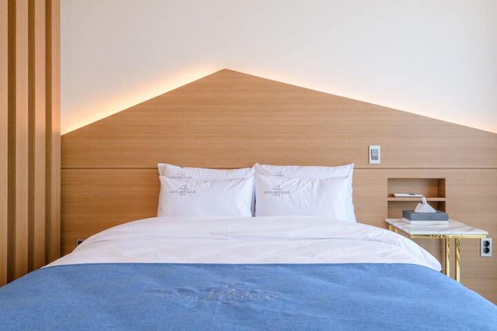 Room 8 of 35