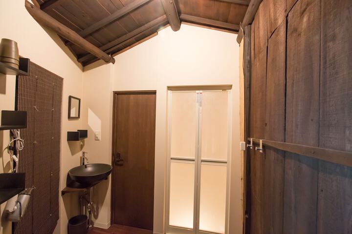 Room 15 of 26