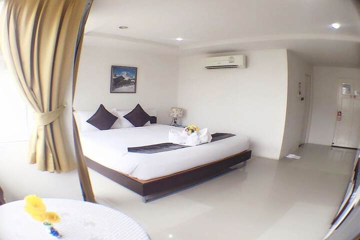Room 11 of 94